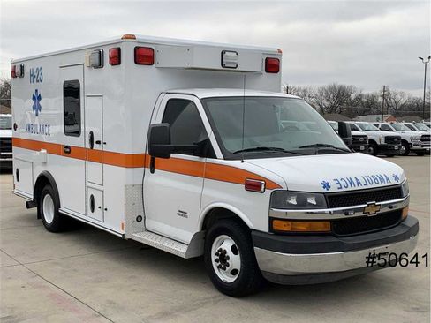 Used 2014 Chevrolet Express 4500 w/ Ambulance Package image 3