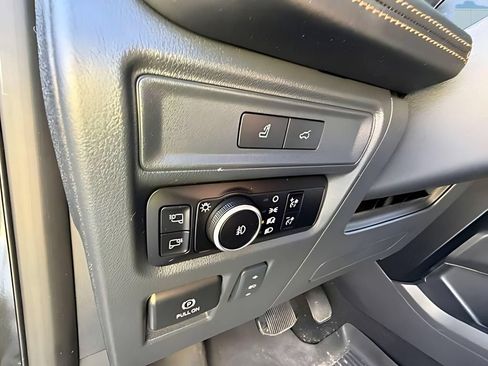 Used 2024 Ford Expedition Platinum AWD/4WD image 15