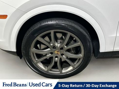 Used 2023 Porsche Cayenne Platinum Edition image 37