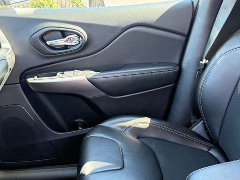 Used 2021 Jeep Cherokee Latitude Plus w/ Sun & Sound Group image 12