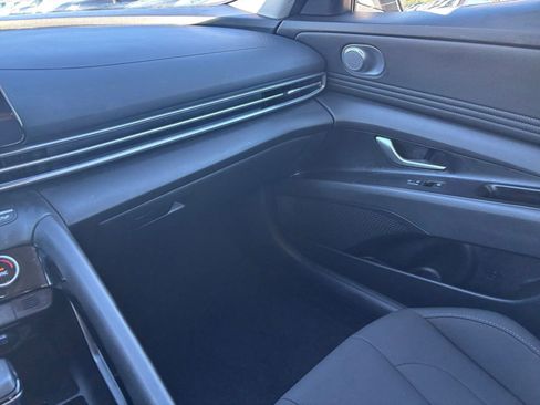 Used 2025 Hyundai Elantra SEL image 36