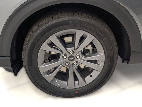 New 2026 Ford Explorer Active w/ Active Comfort Package image 9