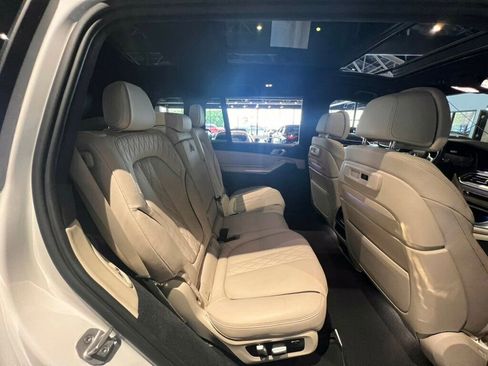 Used 2022 BMW X7 xDrive40i w/ M Sport Package AWD/4WD image 28