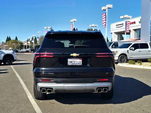 Used 2024 Chevrolet Traverse LT image 5