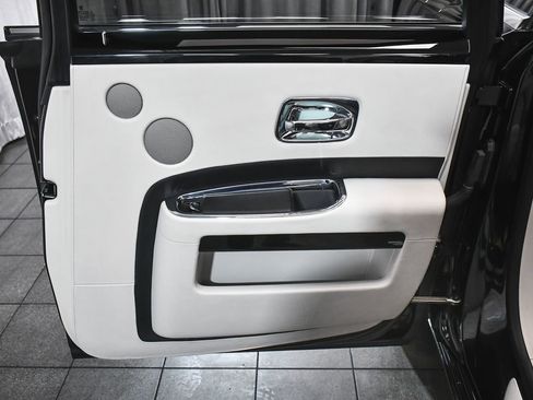 Used 2018 Rolls-Royce Ghost RWD image 16