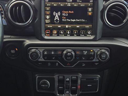 Used 2020 Jeep Wrangler Unlimited Sahara AWD/4WD image 26