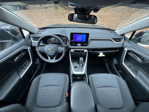 Used 2025 Toyota RAV4 XLE image 23
