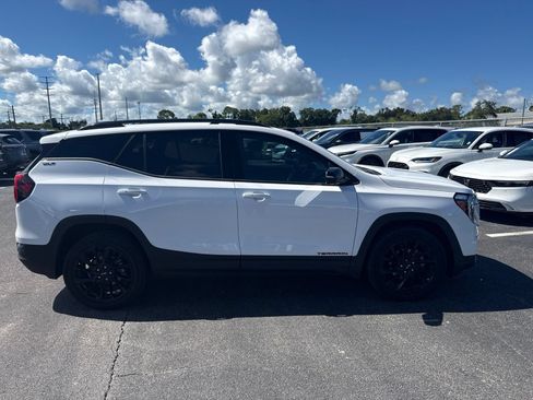 Used 2024 GMC Terrain SLT w/ Tech Package AWD/4WD image 8
