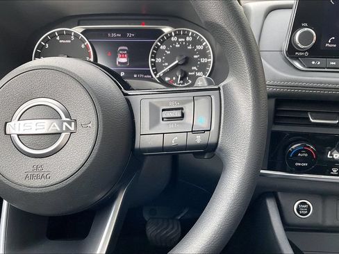 Used 2023 Nissan Rogue SV AWD/4WD image 18