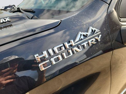 Certified 2022 Chevrolet Silverado 1500 High Country w/ High Country Premium Package AWD/4WD image 33