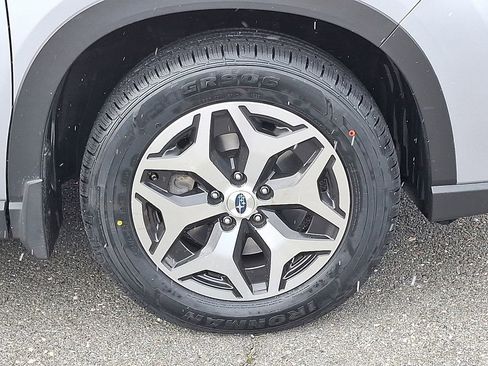 Used 2023 Subaru Forester Premium image 11