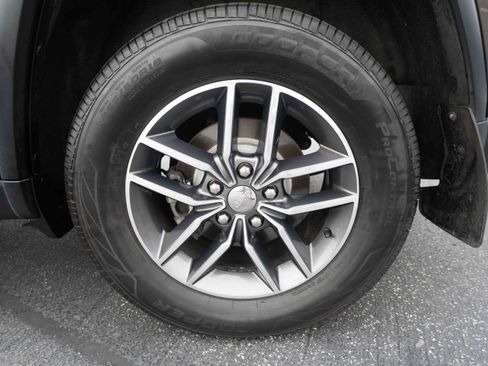 Used 2018 Jeep Grand Cherokee Limited AWD/4WD image 29