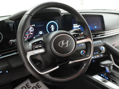 Used 2023 Hyundai Elantra Limited FWD image 7