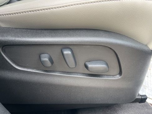 Used 2023 Cadillac XT4 Luxury image 16