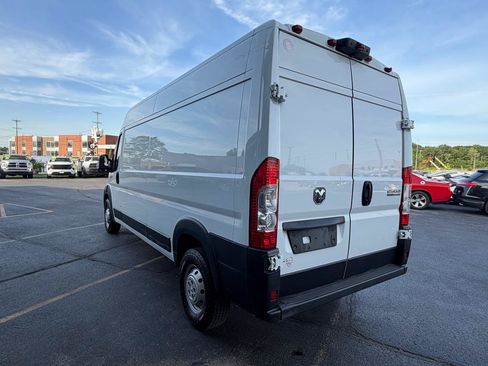 Used 2024 RAM ProMaster 2500 w/ Convenience Group FWD image 5