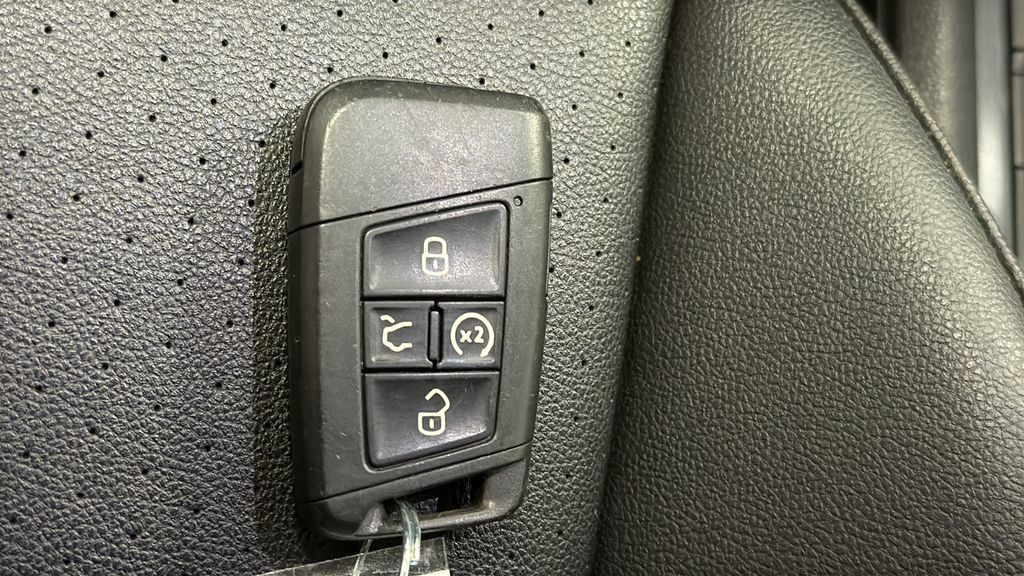 Used 2022 Volkswagen Tiguan SE w/ Panoramic Sunroof Package AWD/4WD image 21