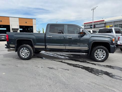Used 2018 GMC Sierra 2500 Denali w/ Duramax Plus Package AWD/4WD image 5