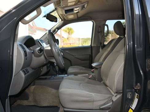 Used 2015 Nissan Frontier SV w/ SV Value Truck Package image 7