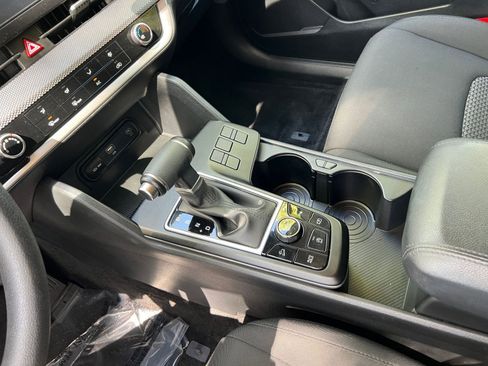 Used 2025 Kia Sportage LX image 36