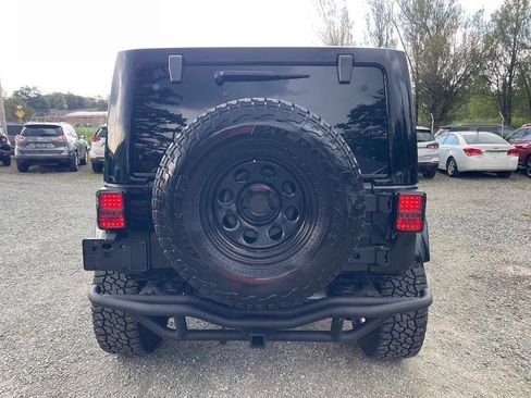 Used 2011 Jeep Wrangler Unlimited Sahara w/ Dual Top Group AWD/4WD image 6