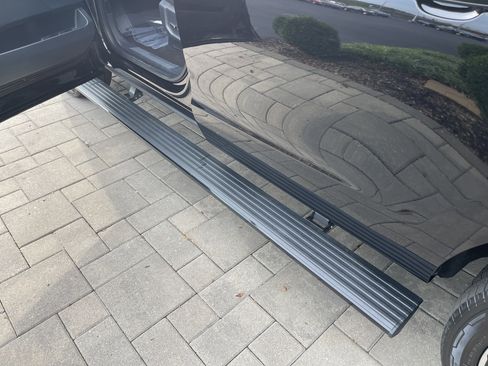 Used 2022 Ford Expedition Max Limited image 9