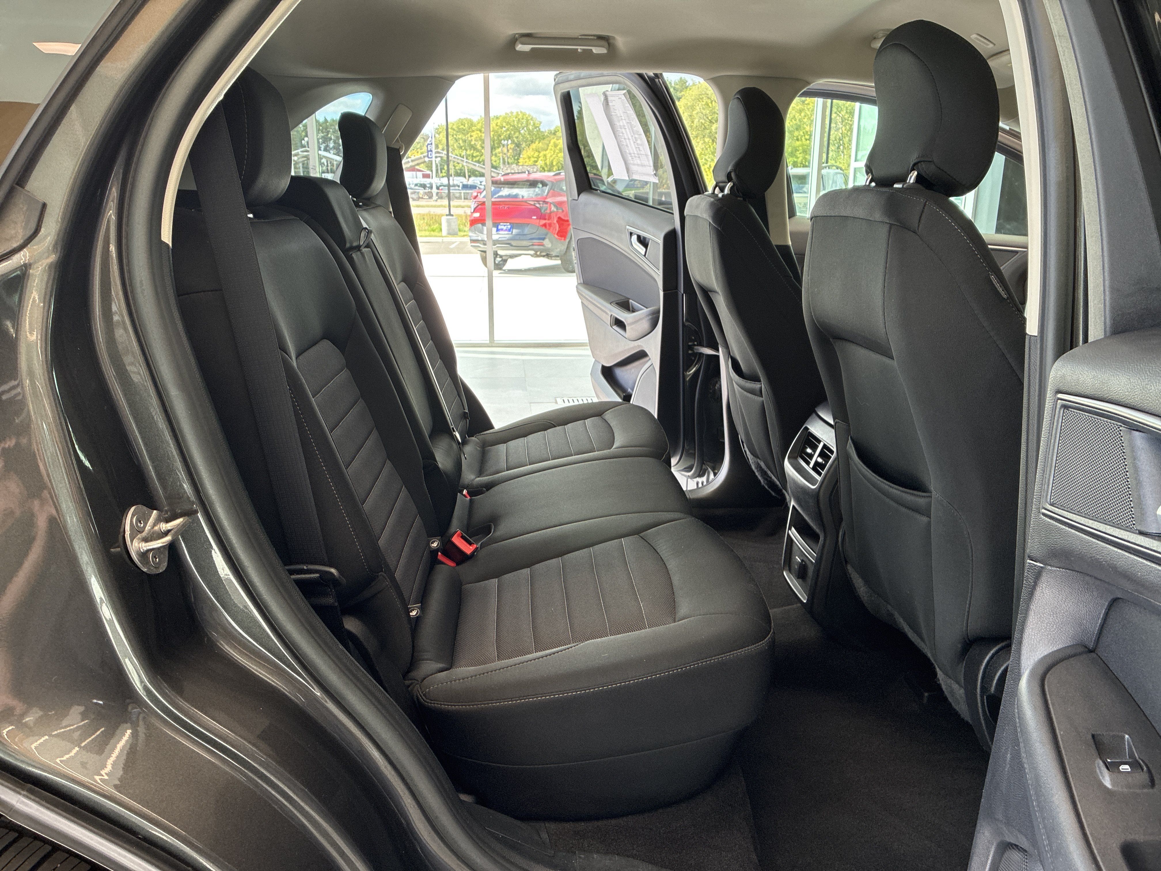 Used 2019 Ford Edge SE AWD/4WD image 10
