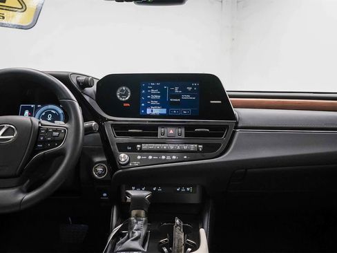 Used 2025 Lexus ES 300h w/ Premium Package image 13