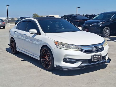 Used 2017 Honda Accord Sport image 3
