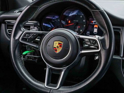 Used 2021 Porsche Macan image 9