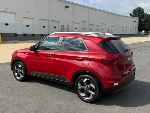 Used 2023 Hyundai Venue SEL FWD image 3