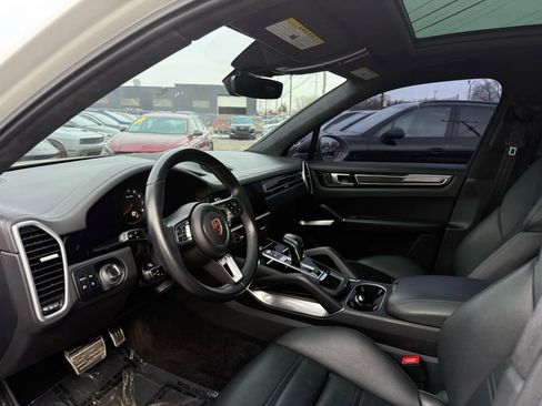 Used 2023 Porsche Cayenne Turbo w/ Premium Package Plus image 16