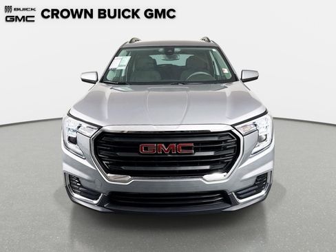 Certified 2024 GMC Terrain SLE w/ Driver Convenience Package FWD image 2