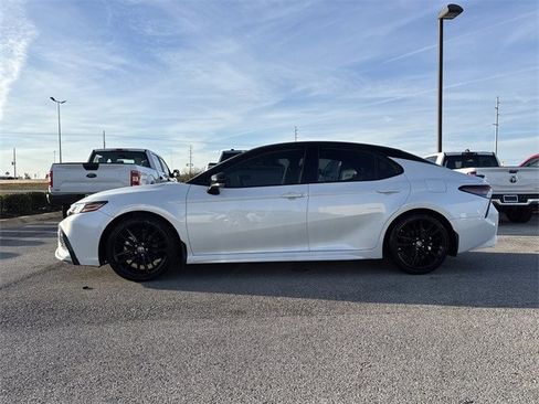 Used 2023 Toyota Camry XSE image 3