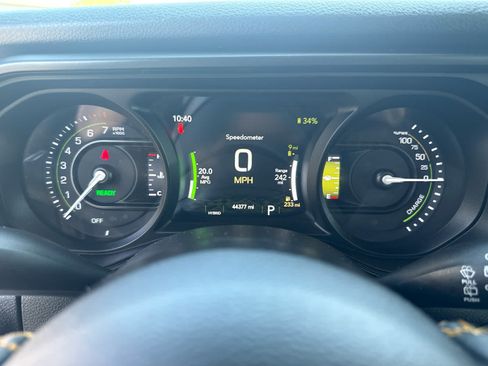 Used 2024 Jeep Wrangler Unlimited AWD/4WD image 15