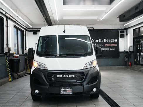 Used 2025 RAM ProMaster 2500 w/ Convenience Group FWD image 2