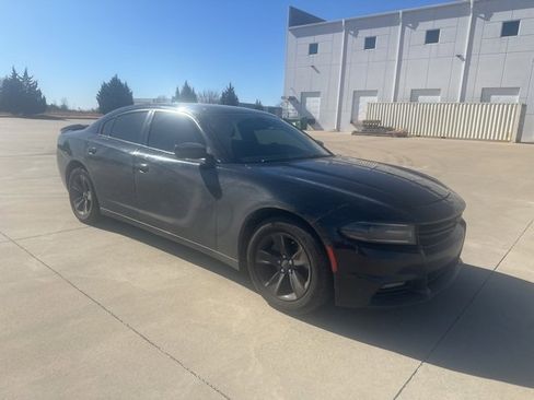 Used 2016 Dodge Charger SXT w/ Navigation & Travel Group image 3