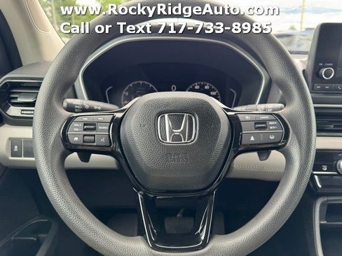 Used 2023 Honda Pilot LX image 10