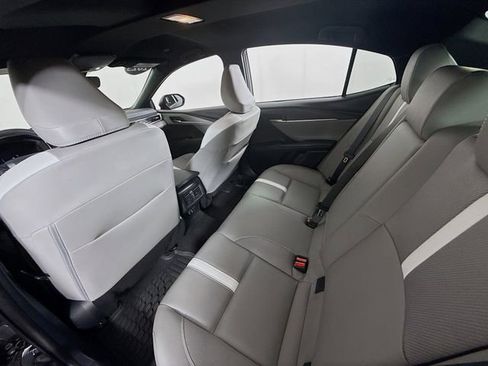 Certified 2025 Toyota Camry SE w/ Convenience Package image 10