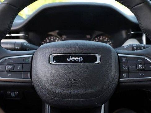 Used 2025 Jeep Compass Limited AWD/4WD image 9