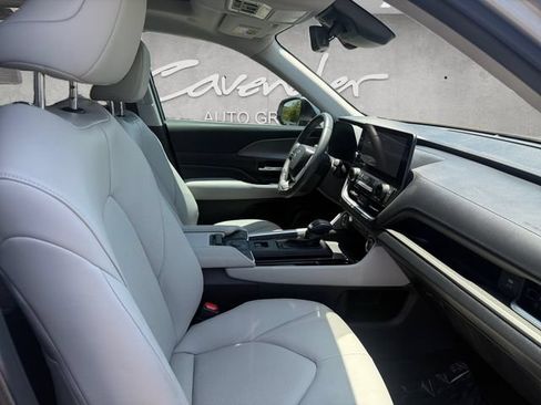 Used 2024 Toyota Grand Highlander AWD image 25