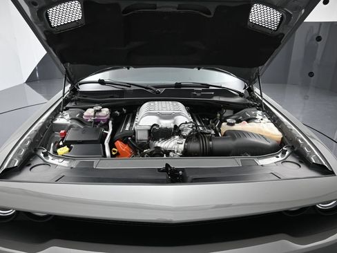 Used 2017 Dodge Challenger SRT Hellcat RWD image 28