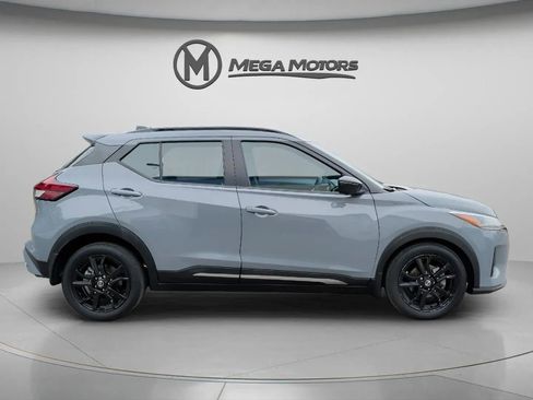 Used 2021 Nissan Kicks SR FWD image 9