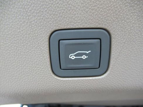 Used 2025 GMC Yukon Denali image 33