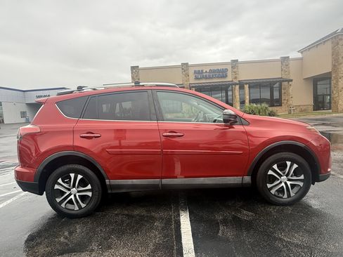 Used 2016 Toyota RAV4 LE image 8