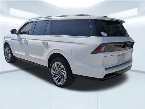 New 2026 Lincoln Navigator L Reserve AWD/4WD image 4