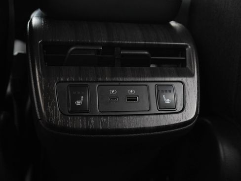 Used 2024 Nissan Ariya AWD image 16