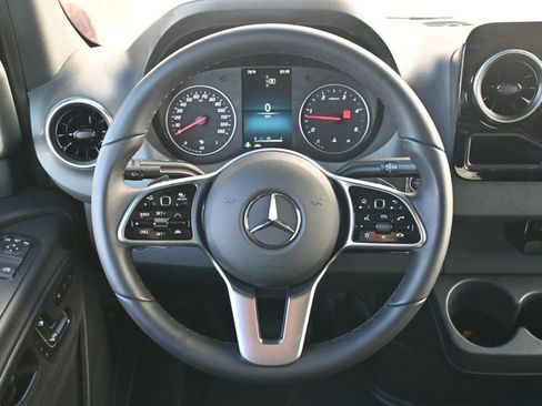 Used 2022 Mercedes-Benz Sprinter 2500 image 10