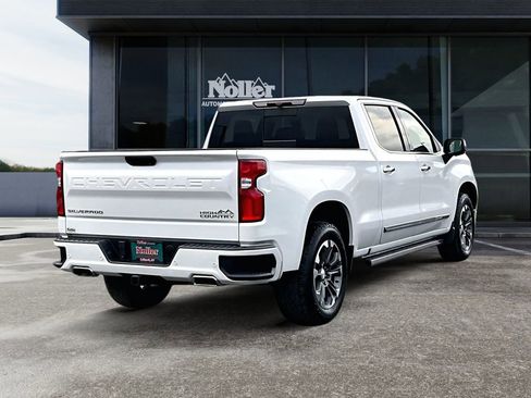 Used 2022 Chevrolet Silverado 1500 High Country w/ Z71 Off-Road Package image 2