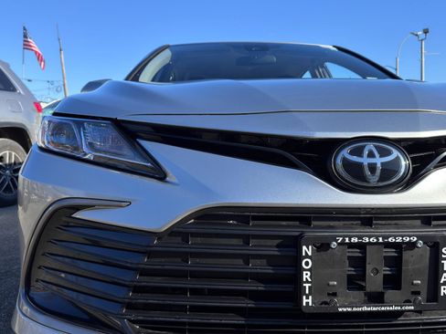 Used 2022 Toyota Camry LE image 10