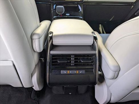 Certified 2025 Land Rover Range Rover Sport SE image 19